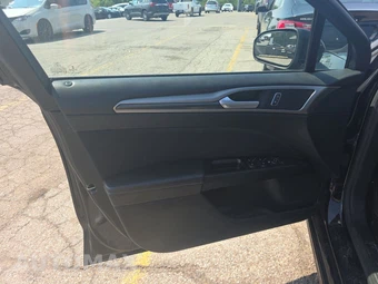 2017 Ford Fusion SE - miniatura 9