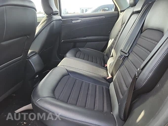 2017 Ford Fusion SE - miniatura 9