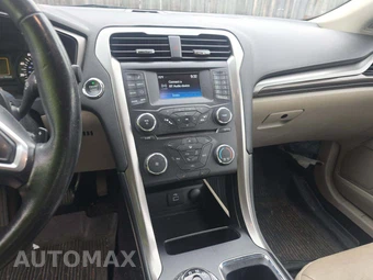 2017 Ford Fusion SE – miniatura 10