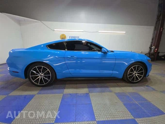 2017 Ford Mustang EcoBoost Coupe - miniatura 4