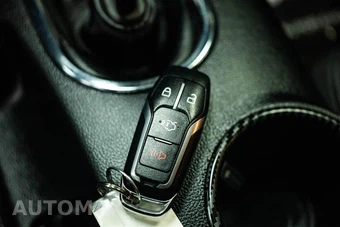 2017 Ford Mustang GT Coupe - miniatura 18