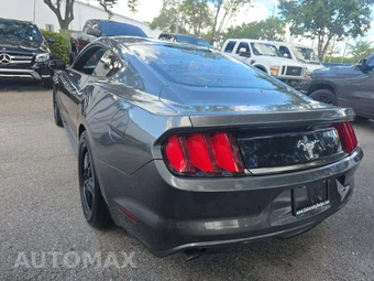 2017 Ford Mustang V6 Coupe - miniatura 2