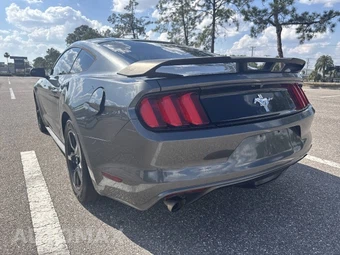 2017 Ford Mustang V6 Coupe - miniatura 10