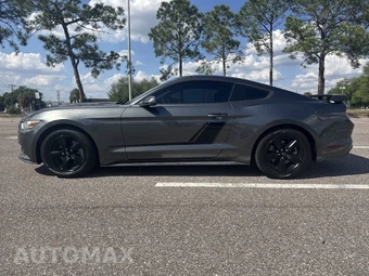 2017 Ford Mustang V6 Coupe - miniatura 11