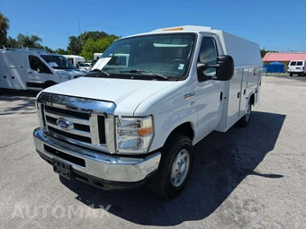 2017 Ford Super Duty E-350 Cutaway