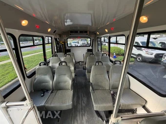 2017 Ford Super Duty E-350 Cutaway DRW - miniatura 2