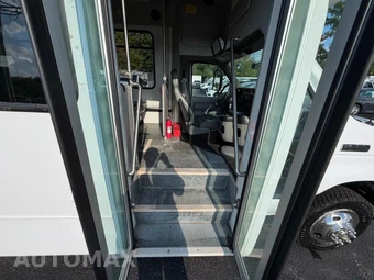 2017 Ford Super Duty E-350 Cutaway DRW - miniatura 22