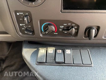 2017 Ford Super Duty E-350 Cutaway DRW - miniatura 28