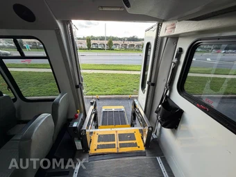 2017 Ford Super Duty E-350 Cutaway DRW - miniatura 34