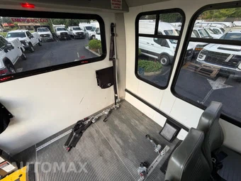 2017 Ford Super Duty E-350 Cutaway DRW - miniatura 36