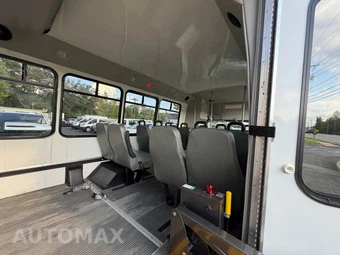 2017 Ford Super Duty E-350 Cutaway DRW - miniatura 40