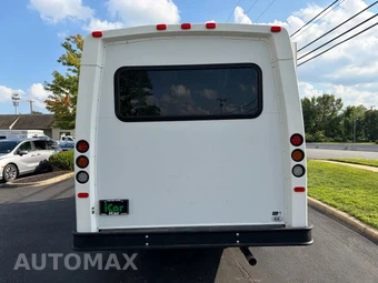 2017 Ford Super Duty E-350 Cutaway DRW - miniatura 9