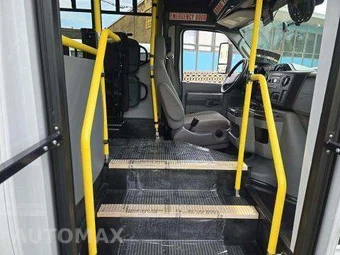 2017 Ford Super Duty E-350 Cutaway DRW - miniatura 17