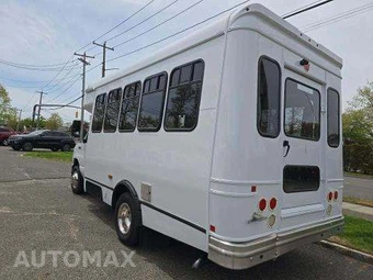 2017 Ford Super Duty E-350 Cutaway DRW - miniatura 2