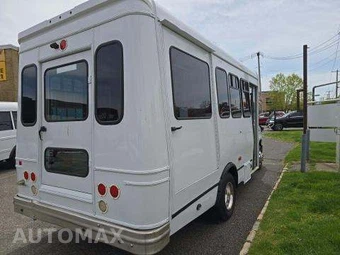 2017 Ford Super Duty E-350 Cutaway DRW - miniatura 3