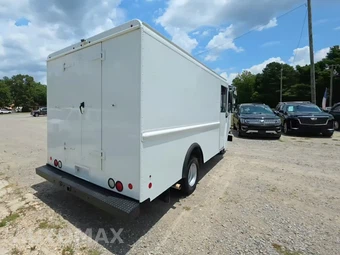 2017 Ford Super Duty E-350 Stripped Chassis DRW - samochód z USA z aukcji Manheim, oferta Kup Teraz w AUTOMAX