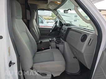 2017 Ford Super Duty E-450 Cutaway DRW 158.0" WB - miniatura 8