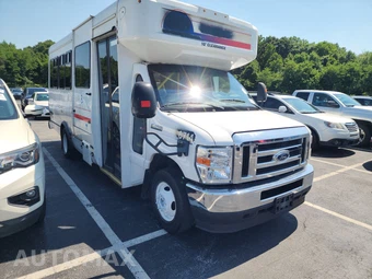 2017 Ford Super Duty E-450 Cutaway DRW - miniatura 3