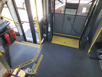 2017 Ford Super Duty E-450 Cutaway DRW - miniatura 8