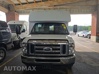 2017 Ford Super Duty E-450 Cutaway DRW – miniatura 2