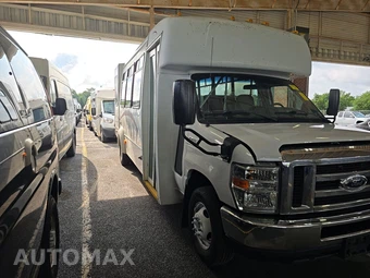 2017 Ford Super Duty E-450 Cutaway DRW – miniatura 3