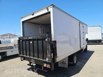 2017 Ford Super Duty E-450 Cutaway DRW – miniatura 4