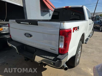 2017 Ford Super Duty F-250 Lariat Crew Cab Medium Bed - miniatura 3