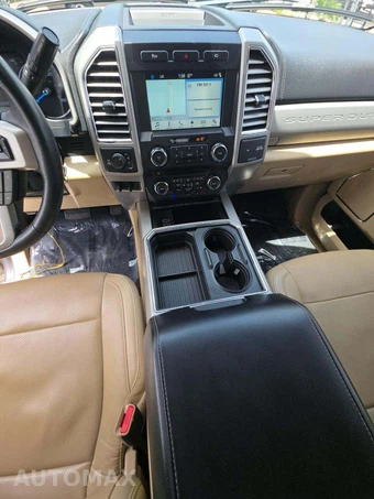 2017 Ford Super Duty F-250 Lariat Crew Cab Medium Bed - miniatura 10
