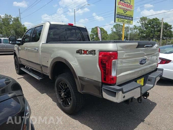 2017 Ford Super Duty F-250 Lariat Crew Cab Medium Bed - miniatura 2
