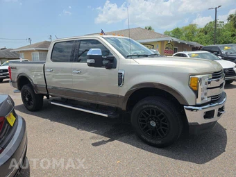 2017 Ford Super Duty F-250 Lariat Crew Cab Medium Bed - miniatura 4