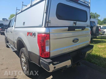 2017 Ford Super Duty F-250 Lariat Crew Cab Medium Bed - miniatura 2
