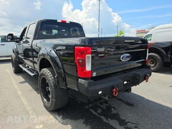 2017 Ford Super Duty F-250 Lariat Crew Cab Medium Bed - miniatura 2