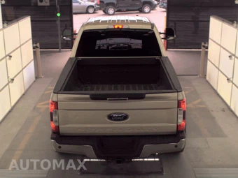 2017 Ford Super Duty F-250 Lariat Crew Cab Medium Bed - miniatura 6
