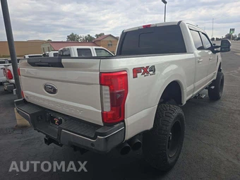 2017 Ford Super Duty F-250 Lariat Crew Cab Medium Bed - miniatura 3