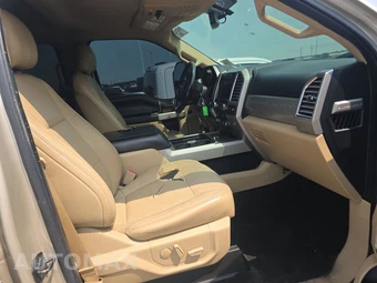 2017 Ford Super Duty F-250 Lariat Crew Cab Medium Bed - miniatura 8