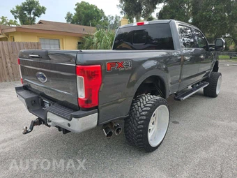 2017 Ford Super Duty F-250 Lariat Crew Cab Medium Bed - miniatura 3