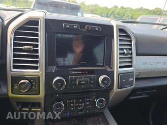 2017 Ford Super Duty F-250 Lariat Crew Cab Medium Bed - miniatura 10