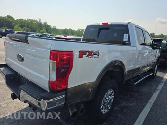 2017 Ford Super Duty F-250 Lariat Crew Cab Medium Bed - miniatura 3