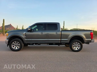 2017 Ford Super Duty F-250 Lariat Crew Cab Medium Bed - miniatura 2