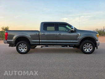 2017 Ford Super Duty F-250 Lariat Crew Cab Medium Bed - miniatura 6