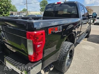 2017 Ford Super Duty F-250 Lariat Crew Cab Medium Bed - miniatura 4