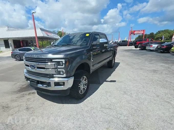 2017 Ford Super Duty F-250 Lariat Crew Cab Medium Bed