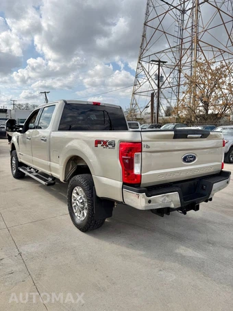 2017 Ford Super Duty F-250 Lariat Crew Cab Medium Bed - miniatura 4