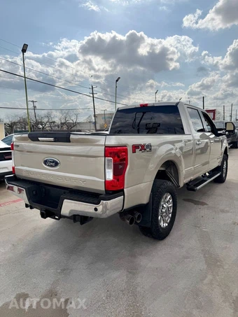 2017 Ford Super Duty F-250 Lariat Crew Cab Medium Bed - miniatura 6
