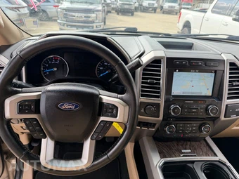 2017 Ford Super Duty F-250 Lariat Crew Cab Medium Bed - miniatura 9