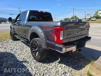2017 Ford Super Duty F-250 Lariat Crew Cab Medium Bed - miniatura 2