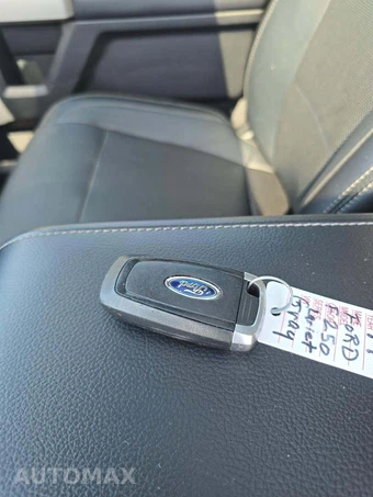 2017 Ford Super Duty F-250 Lariat Crew Cab Medium Bed - miniatura 8