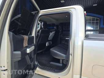 2017 Ford Super Duty F-250 Lariat Crew Cab Medium Bed - miniatura 13