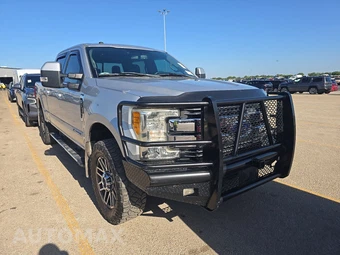 2017 Ford Super Duty F-250 Lariat Crew Cab Medium Bed - miniatura 3