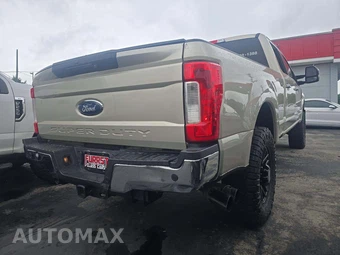 2017 Ford Super Duty F-250 Lariat Crew Cab Medium Bed - miniatura 3